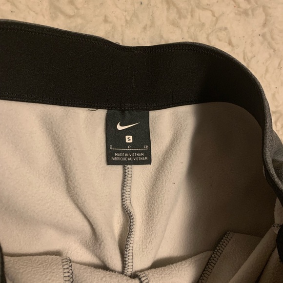 Nike-Small Warm Joggers with zip ankles - Picture 4 of 9